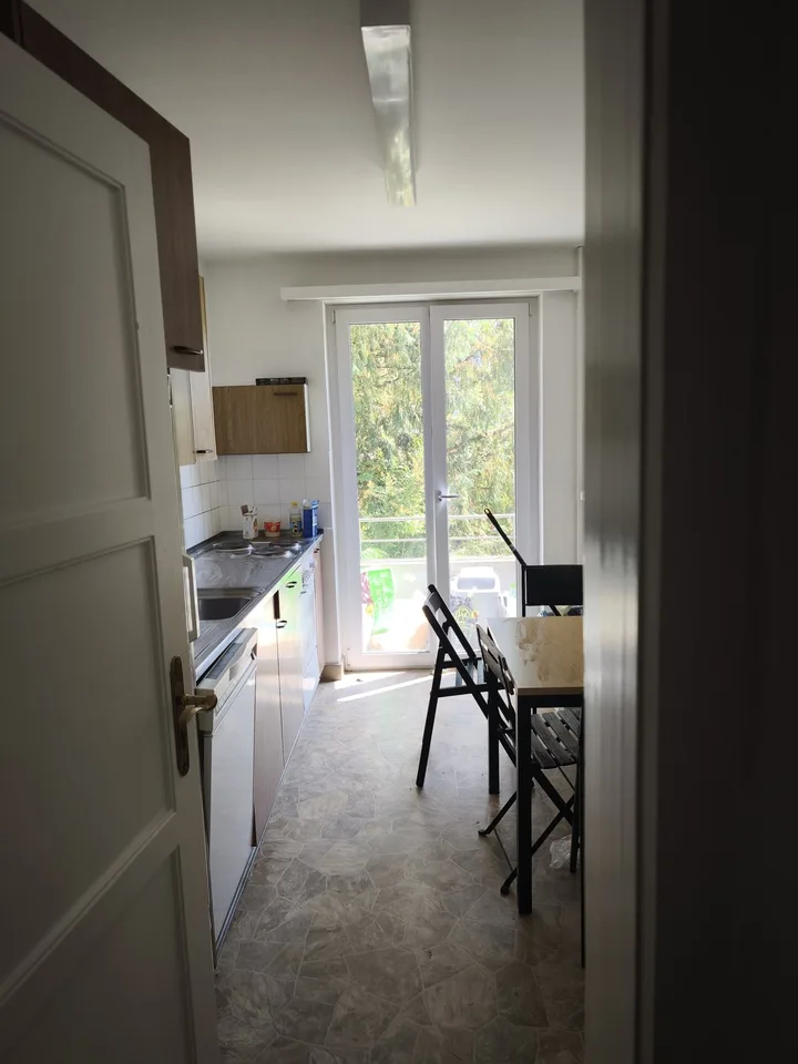 Large Sunny Room Available in Küsnacht, Near Zurich/ WG-Zimmer in Küsnacht, nahe Zürich, verfügbar ab 1. Juli 2026