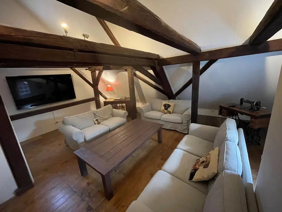 Premium möblierte Wohnung in historischem Haus - Küsnacht - 1 Minute zum Zürichsee | 5 Zimmer