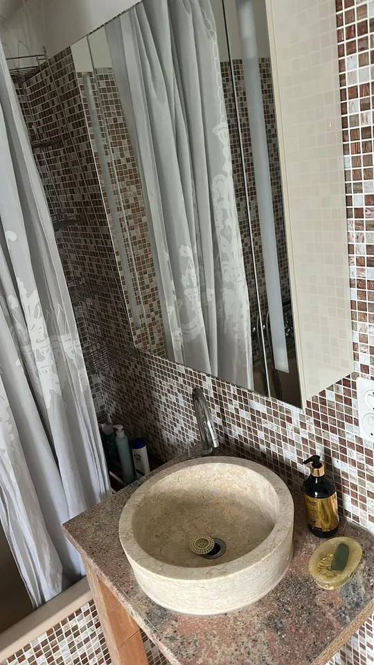 Great 2 Rooms with a lake view, near public transportation shared Kitchen and Bath and terasse  you will love the place