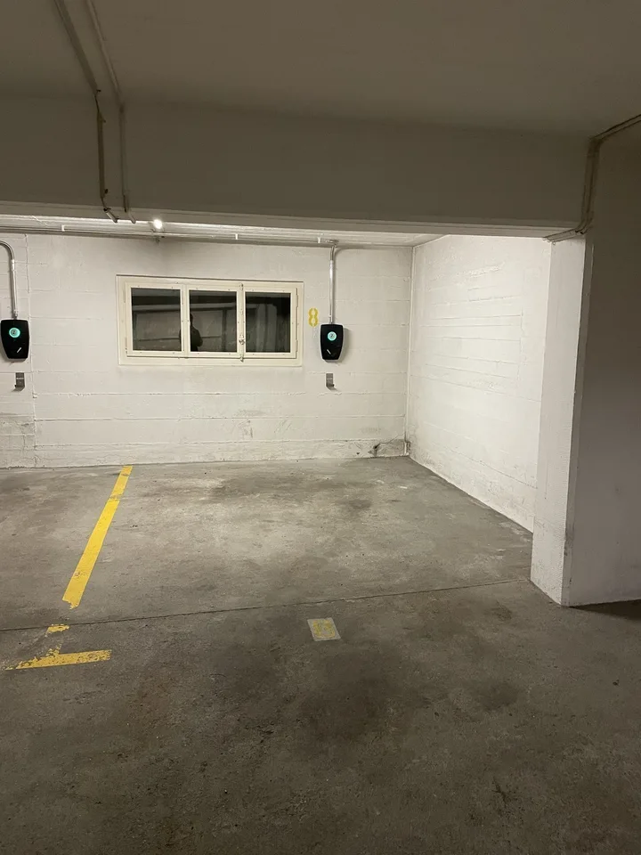 Parkplatz mit E-Ladestation