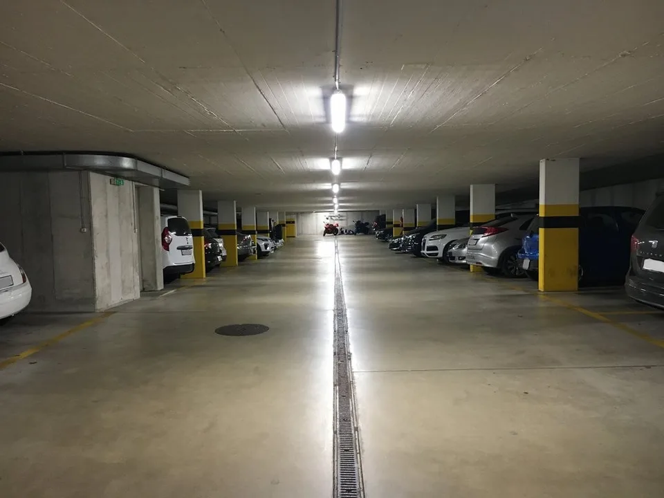 Trockenes Plätzchen für Ihr Auto gesucht? Wir haben die Lösung !