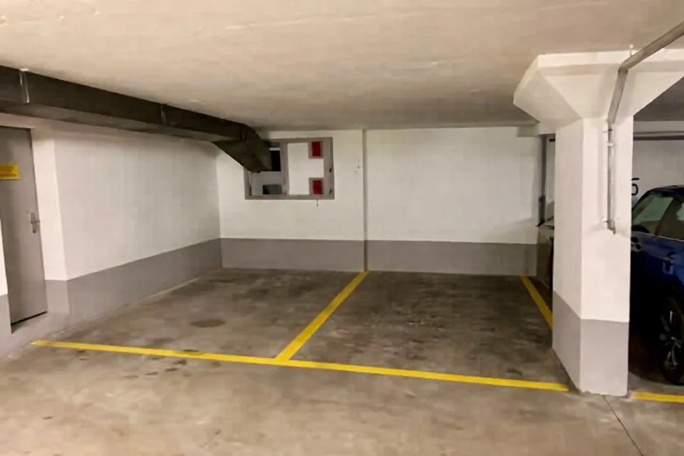 Aussenparkplatz oder Einstellplatz in Tiefgarage in Zürich-Leimbach