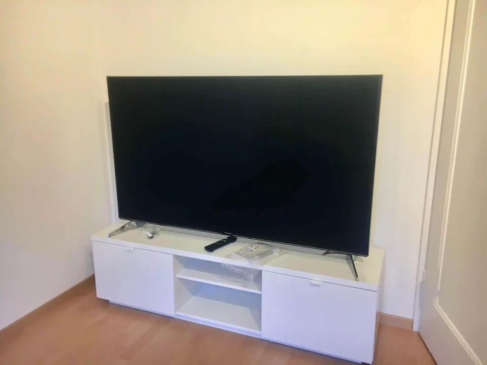 Helles WG-Zimmer im Zentrum von Wollishofen