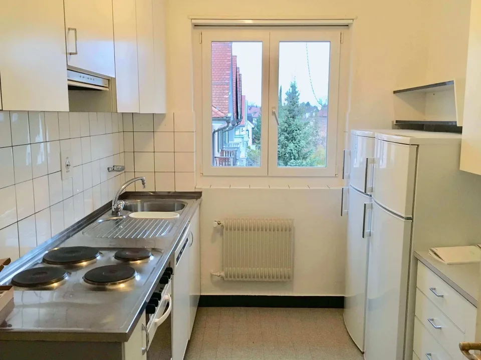 Helles WG-Zimmer im Zentrum von Wollishofen
