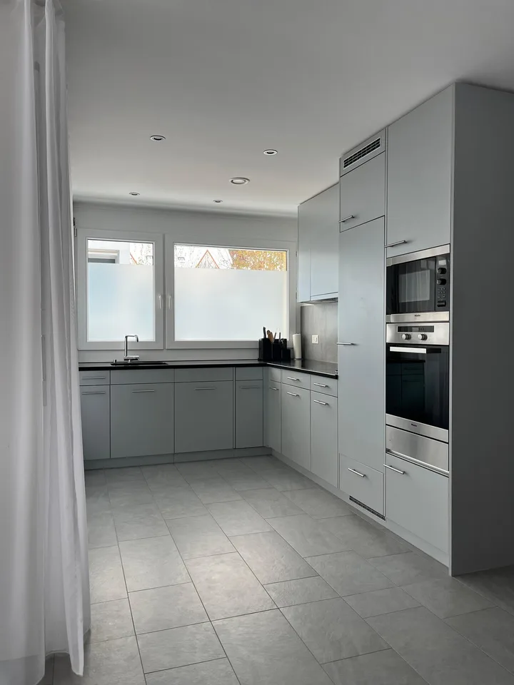 "Moderne 3.5-Zimmer-Wohnung in Rütihof, Baden - Komfortabel und ideal angebunden"