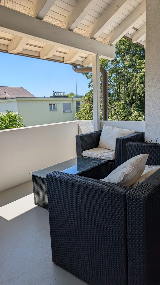 Helles und ruhiges Zimmer in einer Wohnung in Berikon