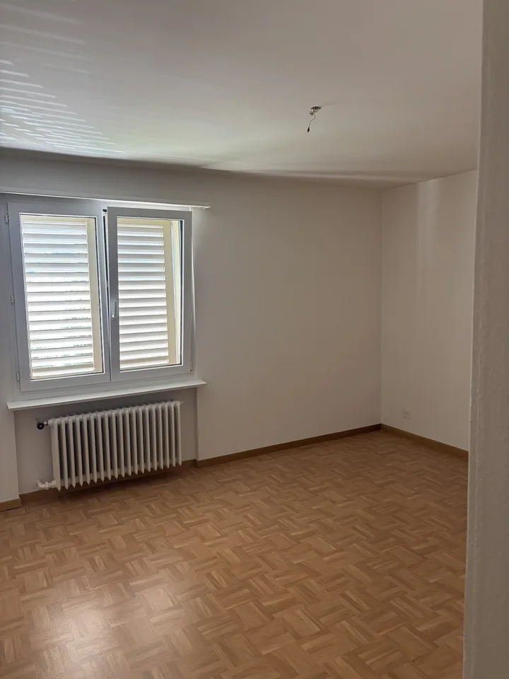 Gut gelegene 4-Zimmer-Wohnung Nähe Bhf zu vermieten