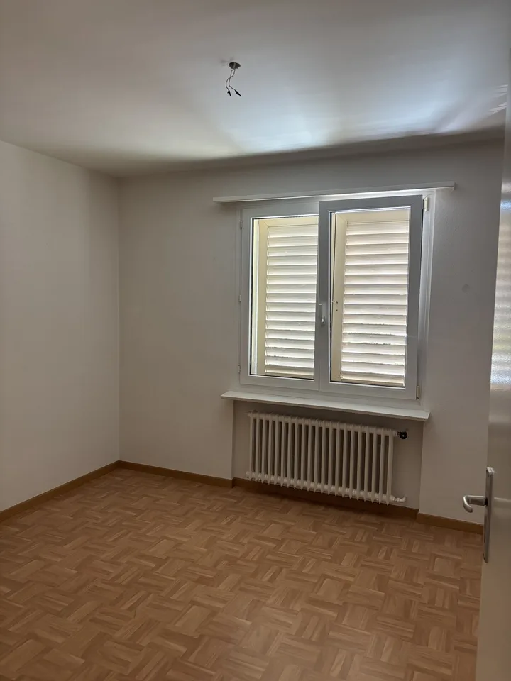 Gut gelegene 4-Zimmer-Wohnung Nähe Bhf zu vermieten