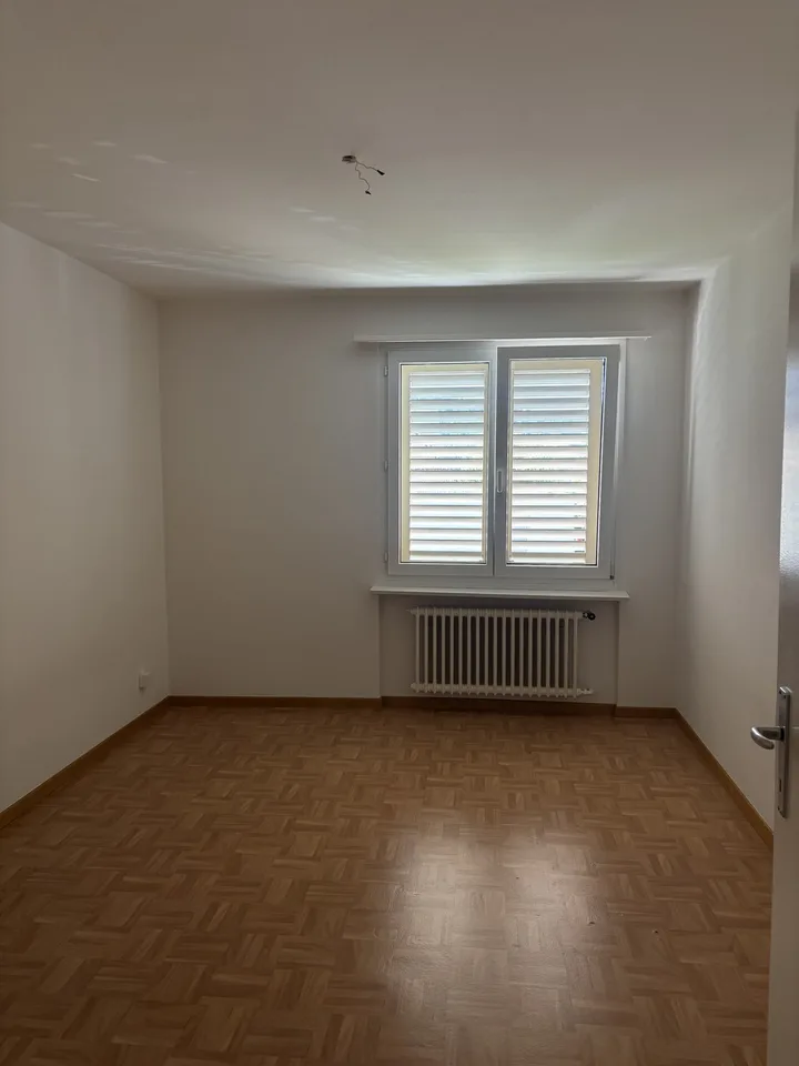 Gut gelegene 4-Zimmer-Wohnung Nähe Bhf zu vermieten