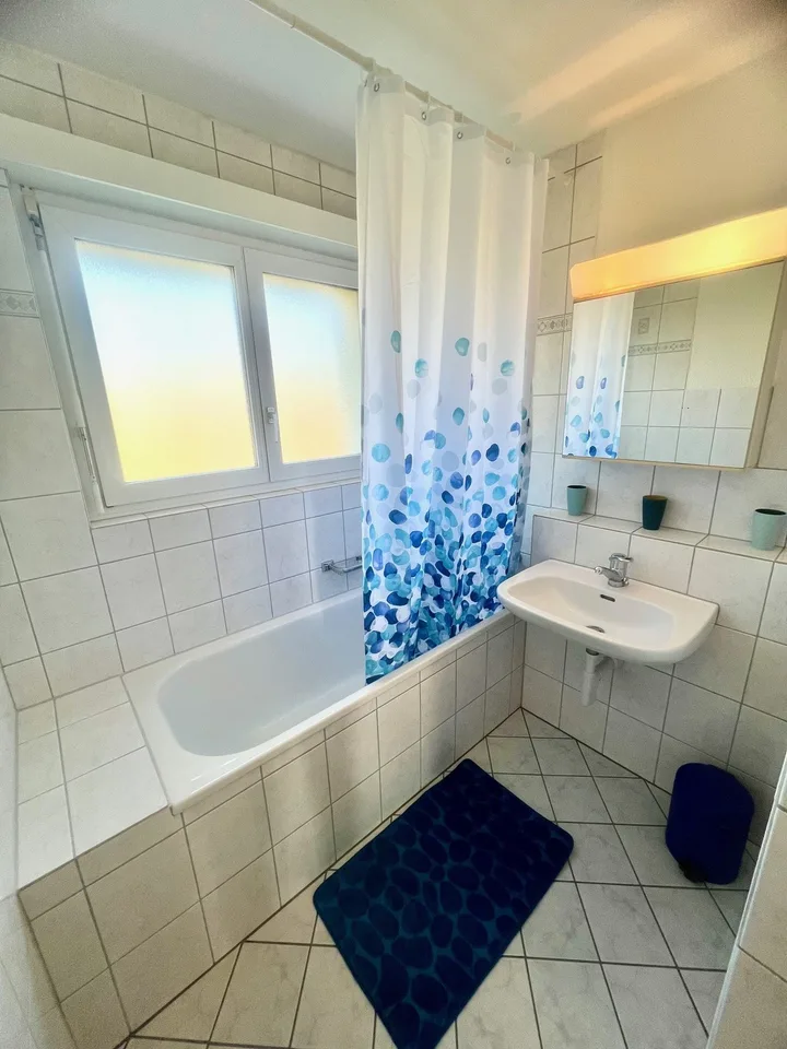 Grosses Zimmer in Gehdistanz zur ETH Hönggerberg :)