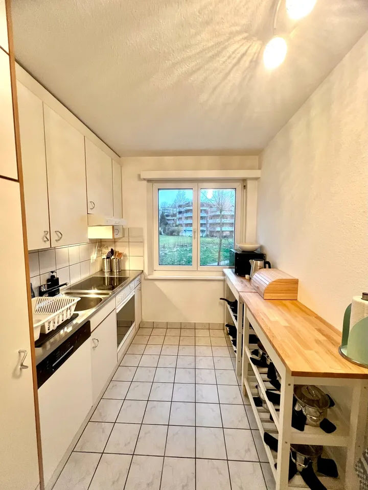 Grosses Zimmer in Gehdistanz zur ETH Hönggerberg :)