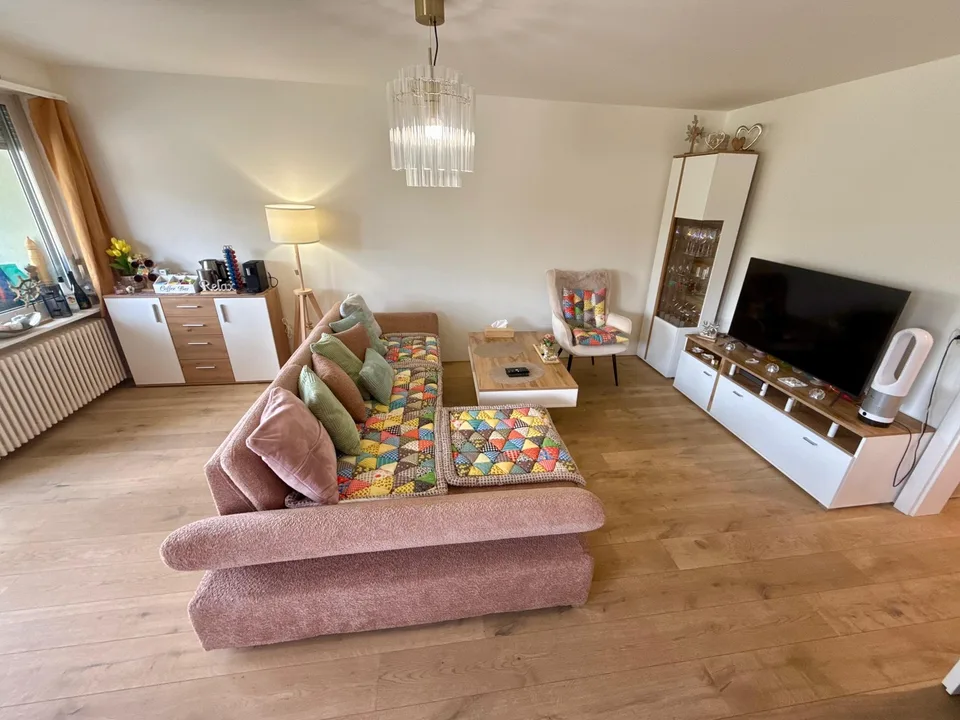 Rennovierte 3- Zimmmer Wohnung in Top Lage Zürich-Höngg