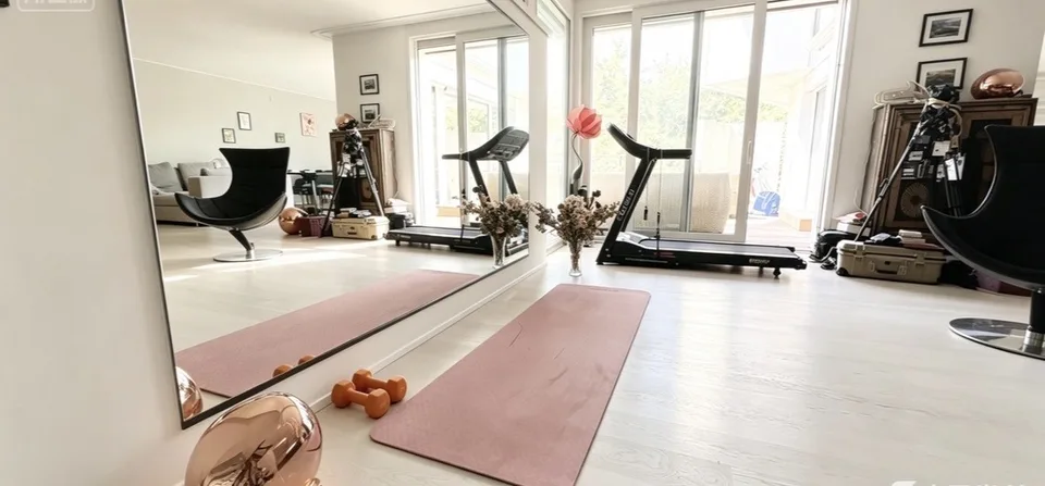 Zürich 8005 | Oberhalb des Finance Museums | Neubau im Minergie-Standard | 2-Zimmer-2-Bad-Exklusivwohnung | ca. 180 m² | . Doppelterrasse | Möblierung flexibel wählbar | Garage