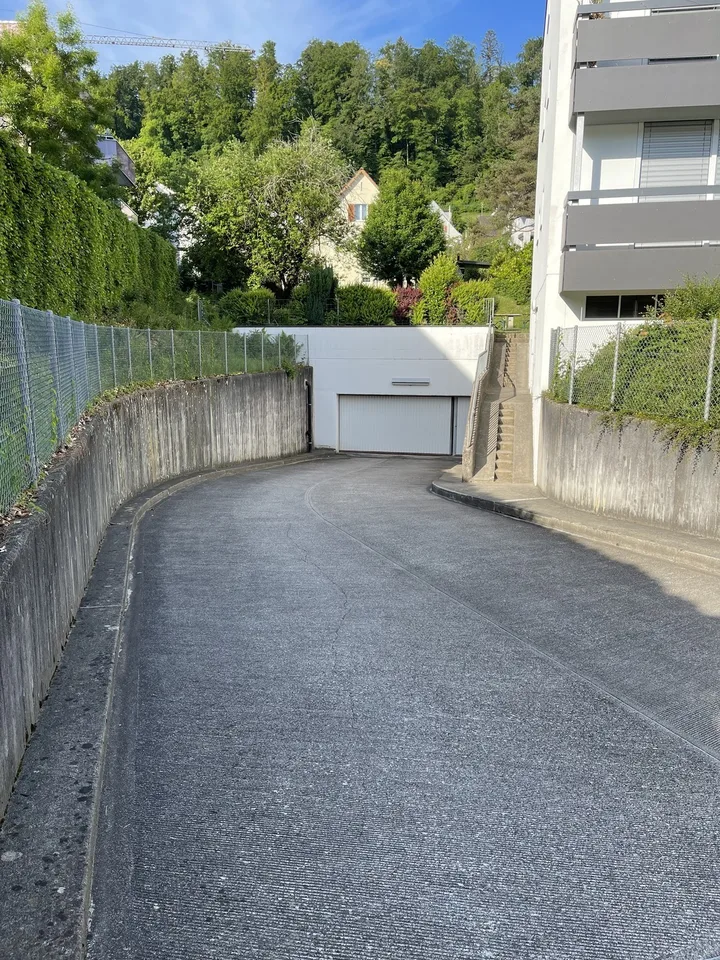 Grosszügiger Stellplatz in einer Tiefgarage in Albisrieden