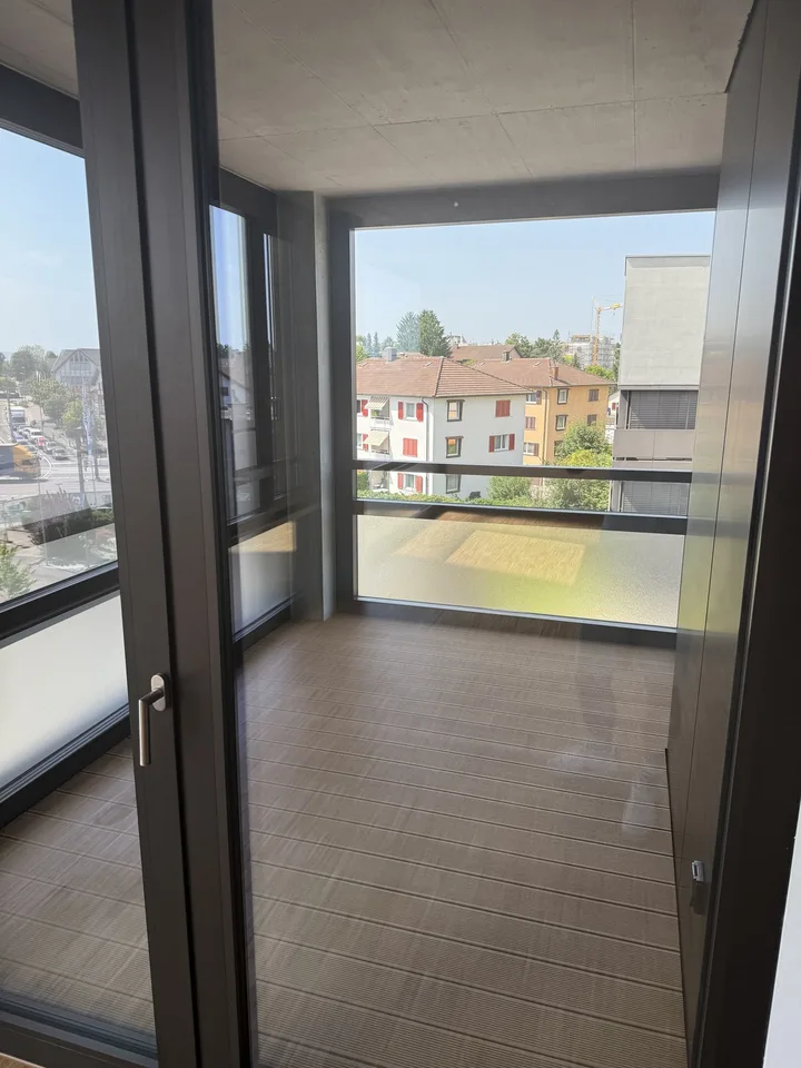2.5 Zimmer Wohnung, Neubau mit Loggia