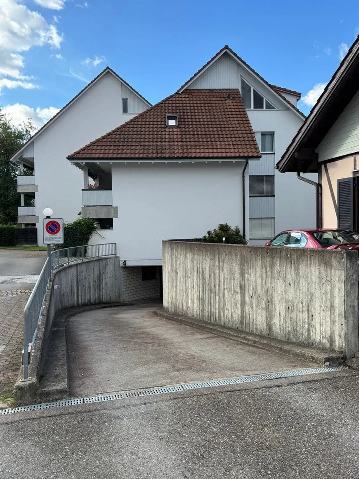 Motorradplatz zu vermieten (1/2 Autoabstellplatz)