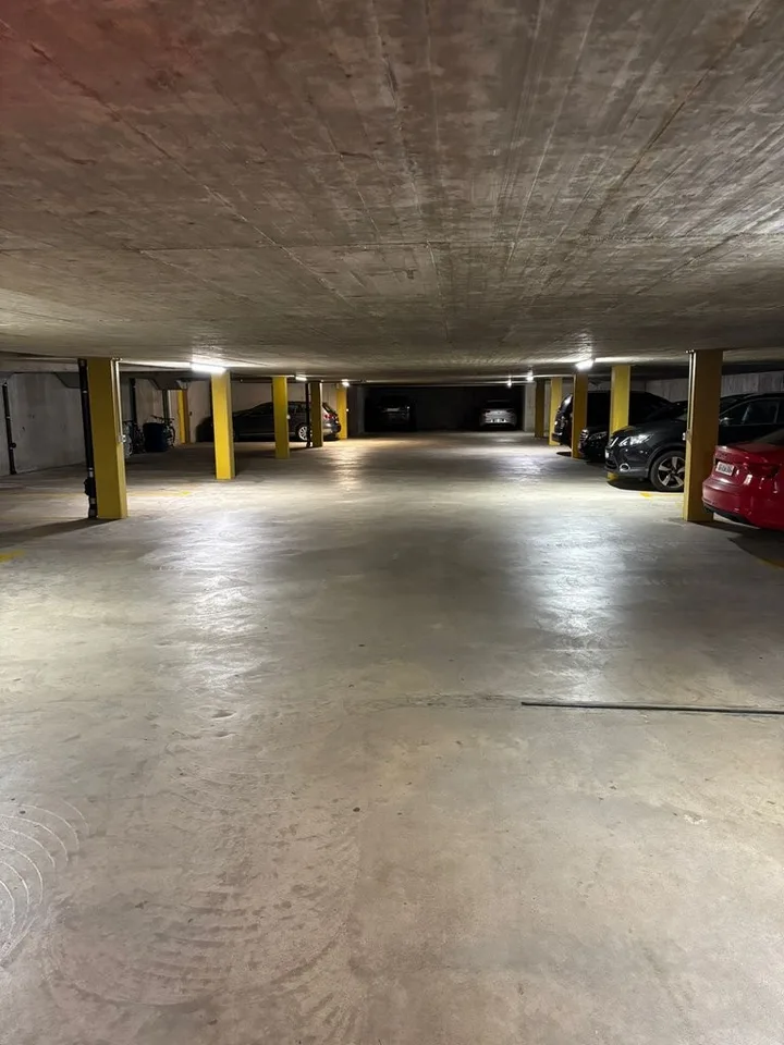 Motorradplatz zu vermieten (1/2 Autoabstellplatz)