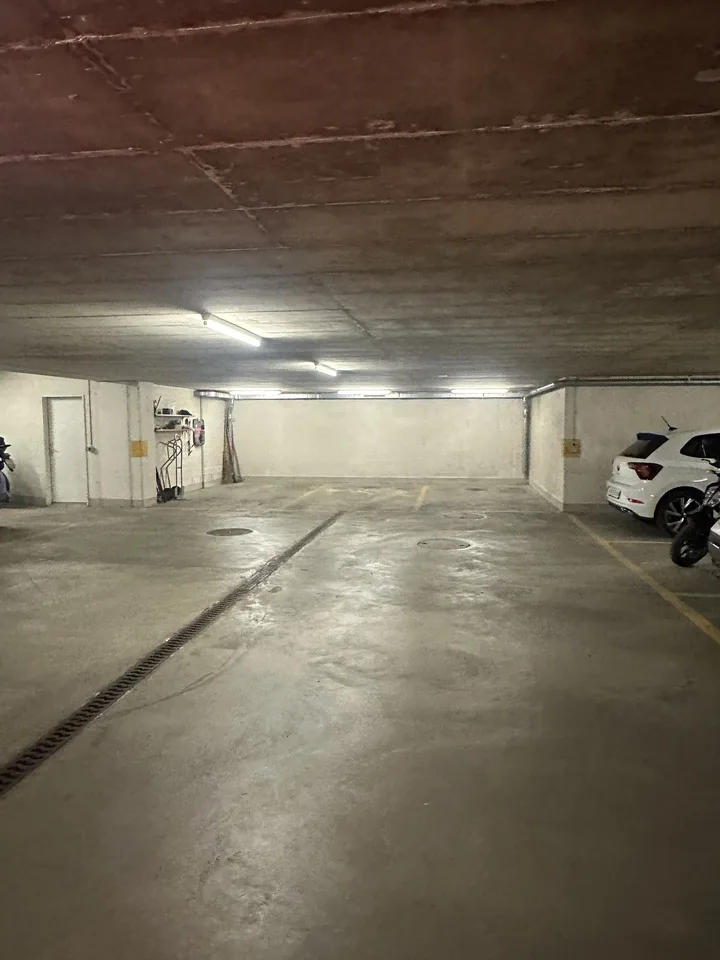 PARKPLATZ IN EINSTELLHALLE