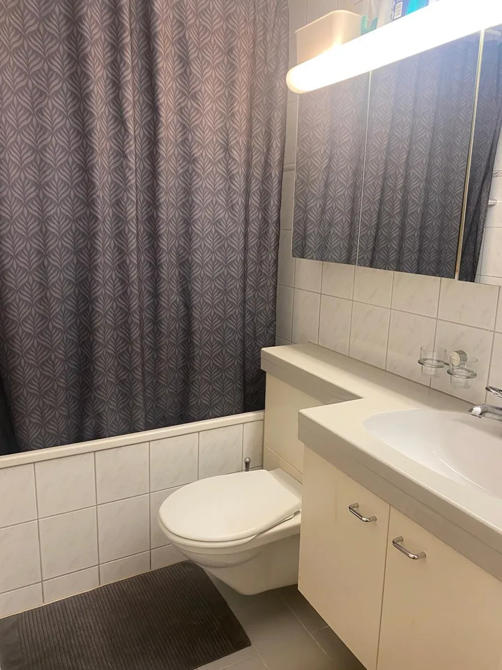 Helles möbliertes Zimmer mit Balkon in Regensdorf/Zürich – Mitbewohnerin gesucht