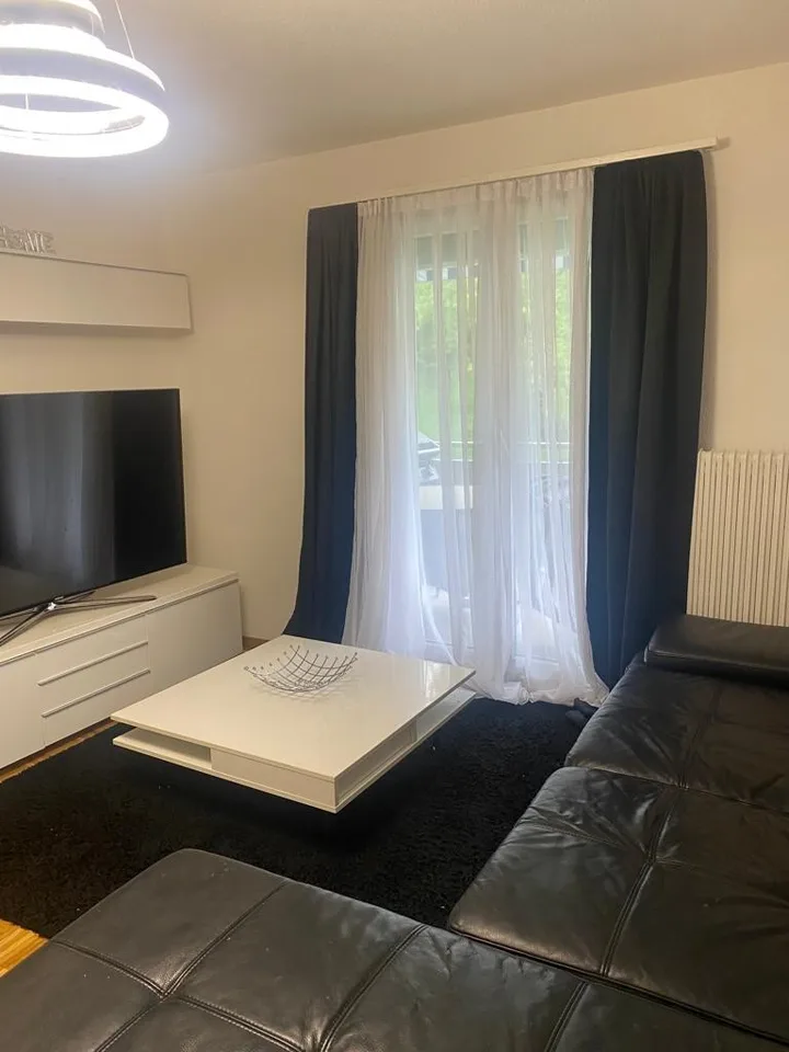 Helles möbliertes Zimmer mit Balkon in Regensdorf/Zürich – Mitbewohnerin gesucht