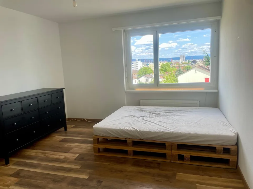 WG Zimmer mit Tiefgareagenparkplatz