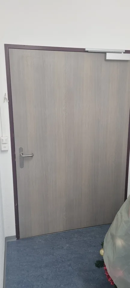 Attraktive Büro- und Gewerbefläche mit eigenem Zugang in Urdorf