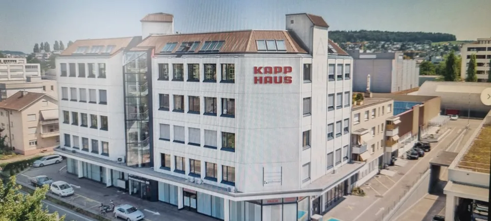 Attraktive Büro- und Gewerbefläche mit eigenem Zugang in Urdorf