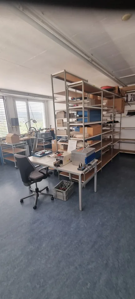 Attraktive Büro- und Gewerbefläche mit eigenem Zugang in Urdorf