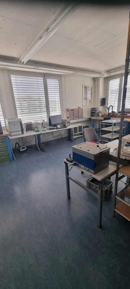 Attraktive Büro- und Gewerbefläche mit eigenem Zugang in Urdorf