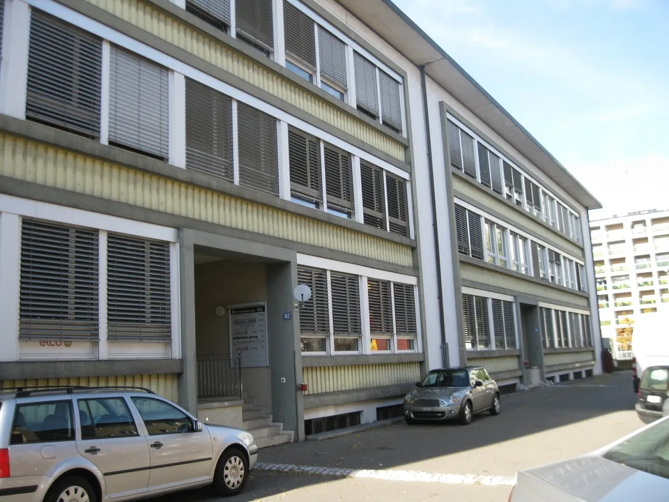 GARAGEN-EINSTELLPLÄTZE ZUR VERMIETUNG