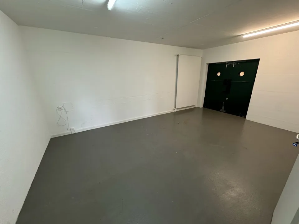 Nachmieter Gesucht: Helles 175m² Studio an Top-Laga in Schlieren (Warenlift & Bahnhofsnähe)