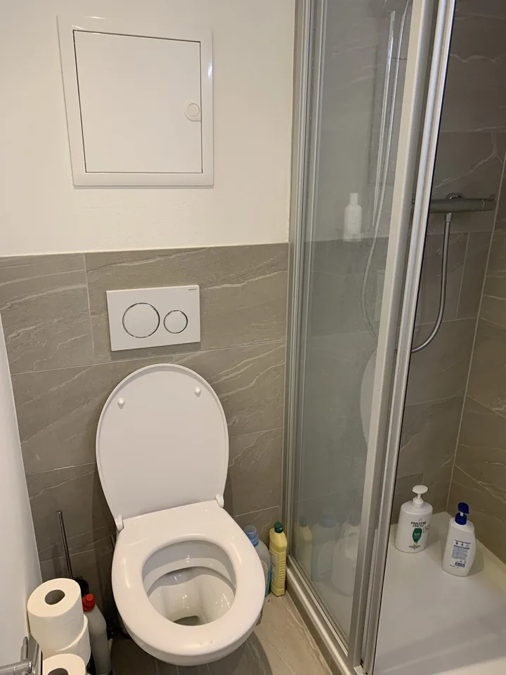 Helles modernes WG-Zimmer zu vermieten
