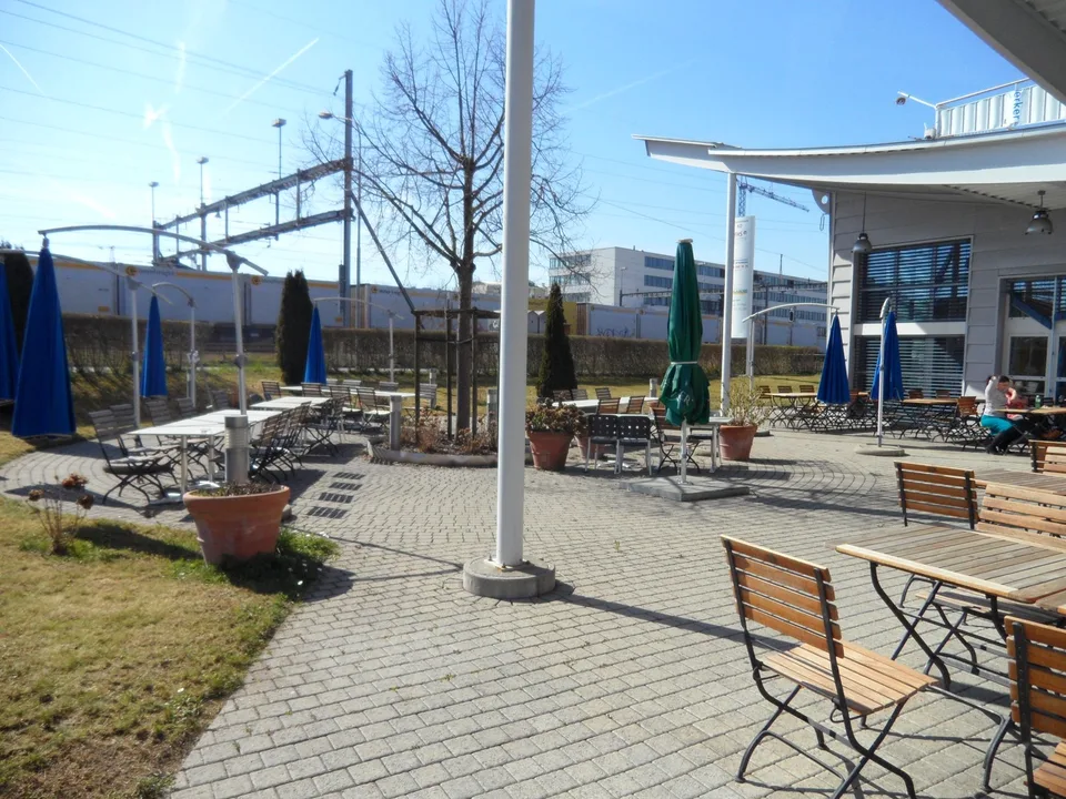 Willkommen im ZWHATT: Gastrofläche direkt beim Bahnhof Regensdorf