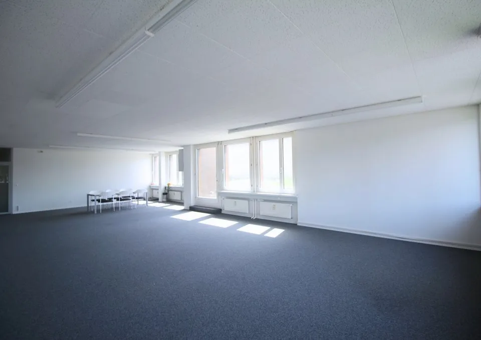 Kanalstrasse 6, 8953 Dietikon - CHF 1’790 inkl. NK pro Monat