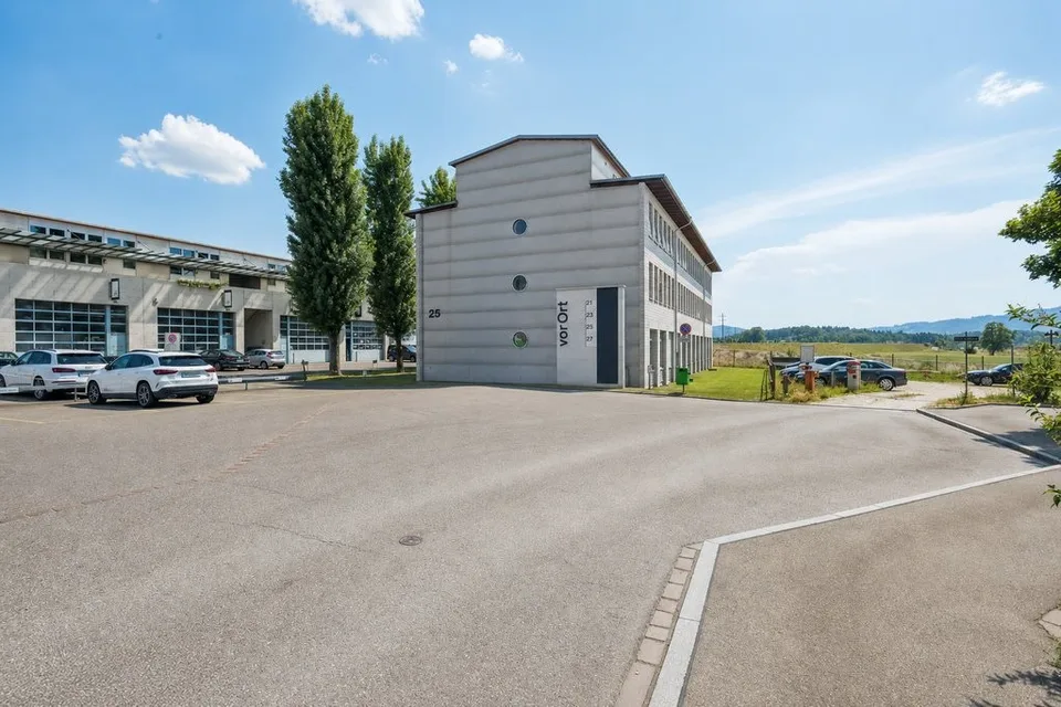 Lichtdurchflutete Büros mit hochwertigem Ausbau