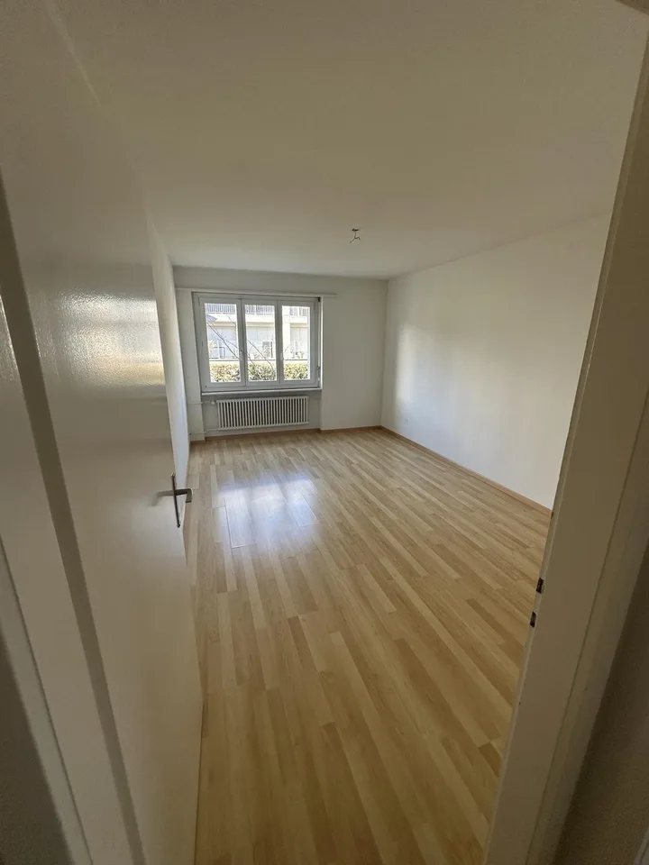 Tolle & helle 3.5-ZWG in Zürich zu vermieten / Bright & Spacious 3.5-Room Apartment for Rent in Zurich