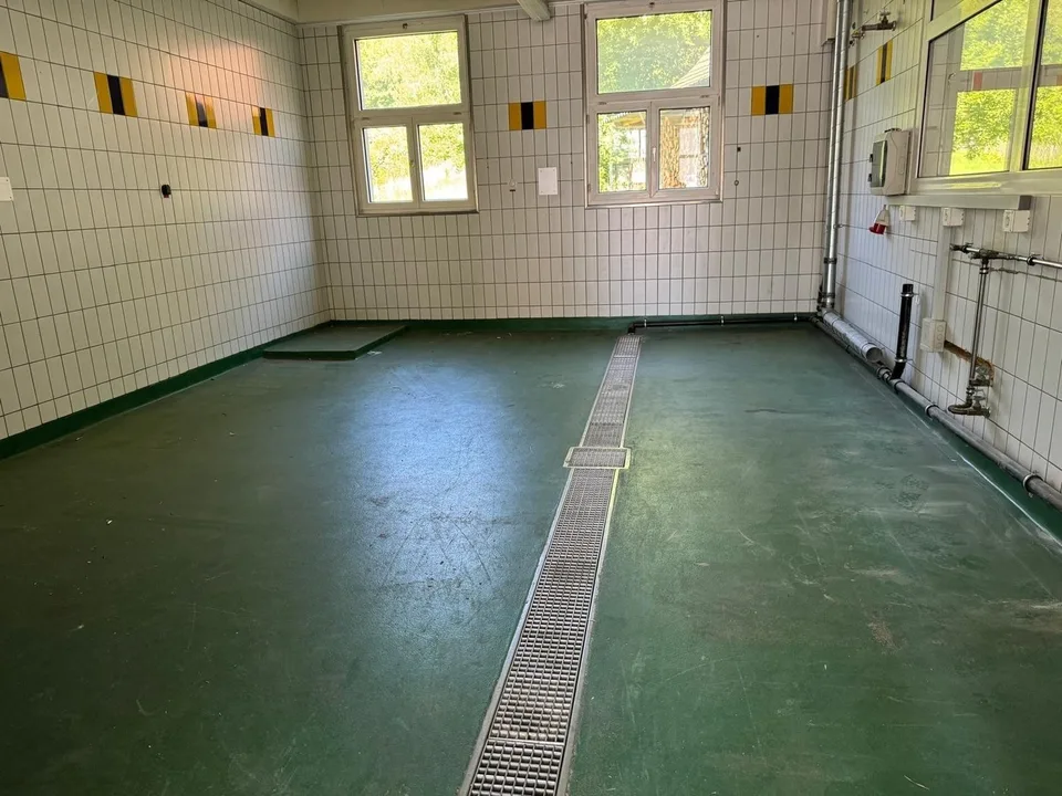 Produktion/Geschäftsräume im Erdgeschoss in Weiningen