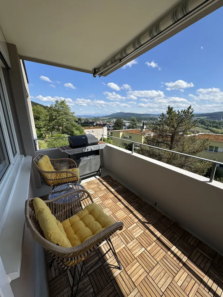 Helle Wohnung mit Aussicht über das Limmattal
