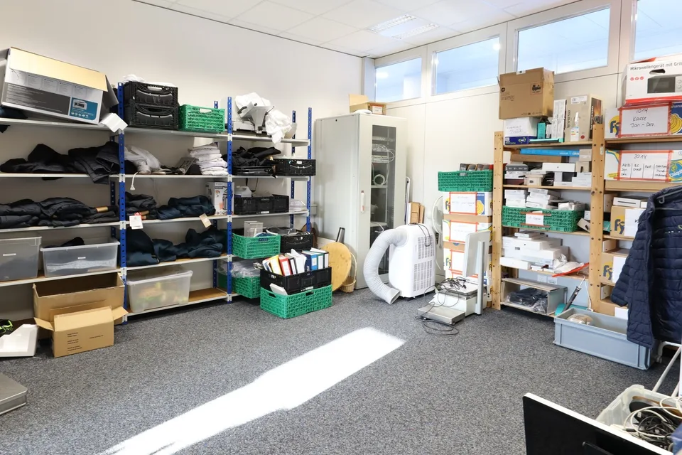 Attraktives Büro mit integrierter Teeküche & separater Toilette