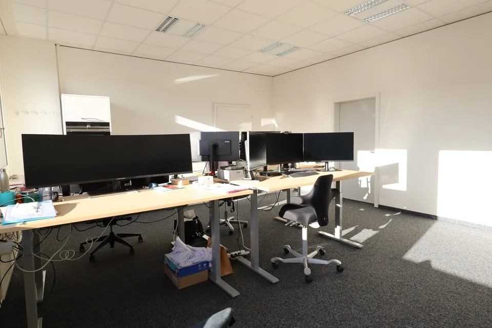 Attraktives Büro mit integrierter Teeküche & separater Toilette