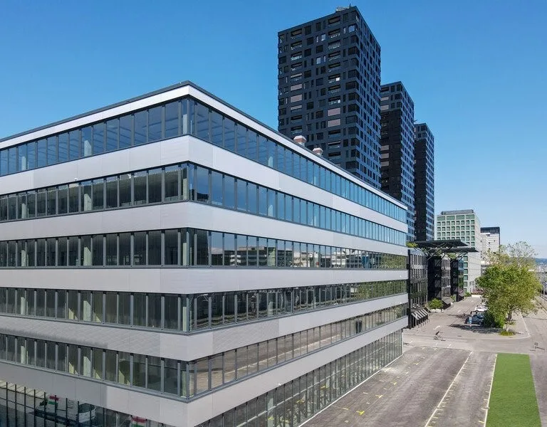 Aussenparkplatz zu vermieten: Bändliweg 30, 8048 Zürich