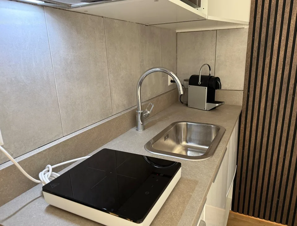 Möbliertes Studio-Zimmer (27m2) mit eigener Kochnische in gepflegtem Haus (ZH)