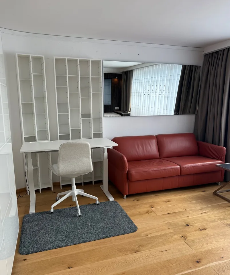 Möbliertes Studio-Zimmer (27m2) mit eigener Kochnische in gepflegtem Haus (ZH)