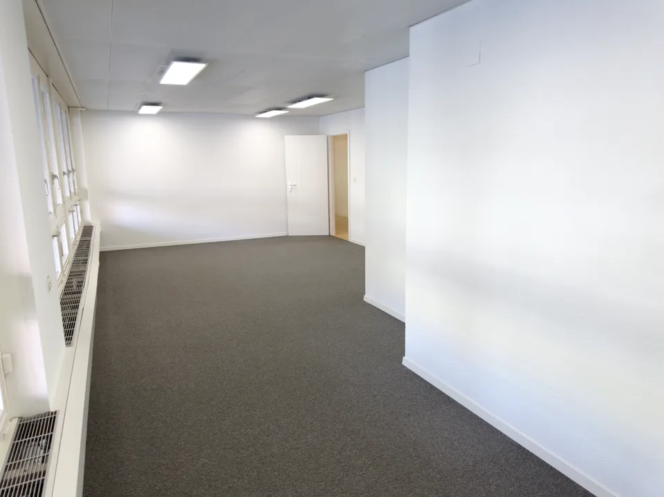 Büro Dietikon – bis 6 Arbeitsplätze, Meetingraum & Küche, sofort frei