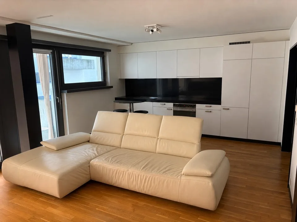 JAMES Überbauung: 2.5 Zimmer, 95.2 m2, 3. OG, mit Concierge Service, Kellerabteil