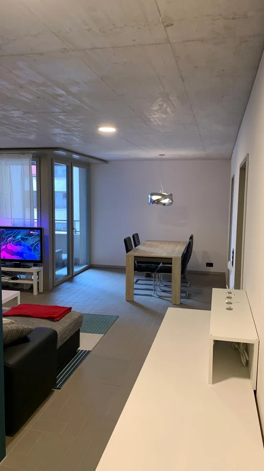 Grosszügiges WG-Zimmer mit eigenem Bad und Küche