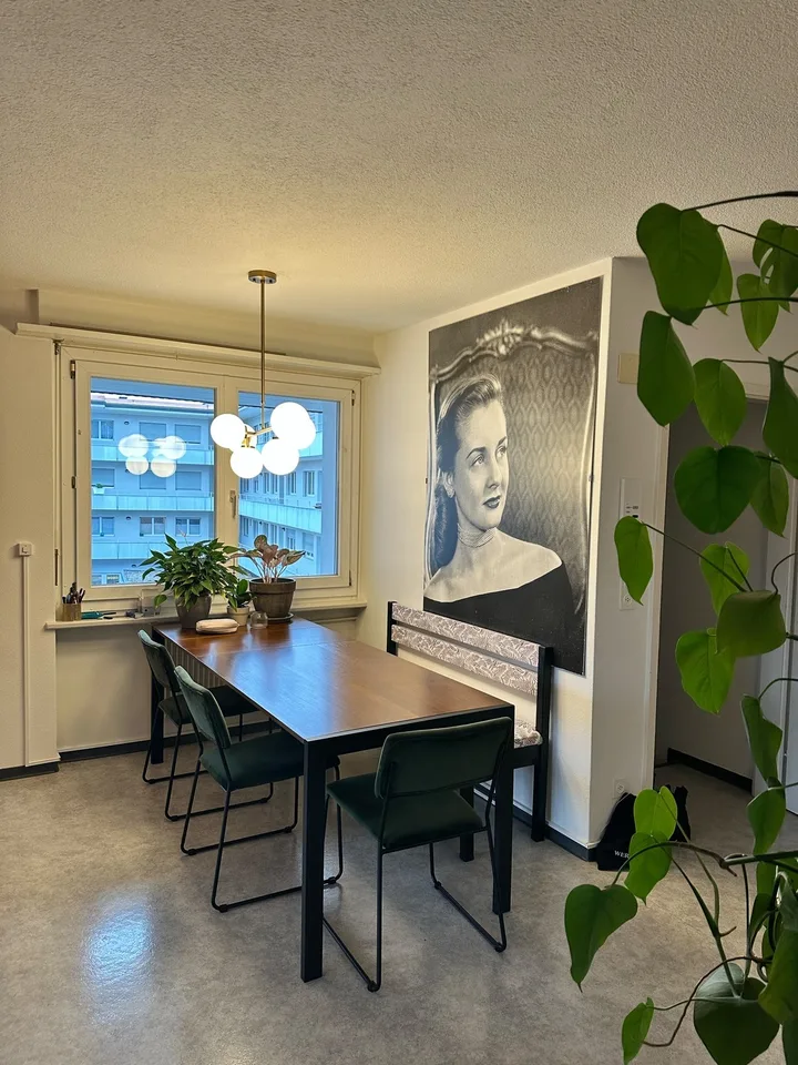 Charmantes Zimmer in stilvoller 4.5-Zimmer-Wohnung zur Untermiete (optional möbliert)