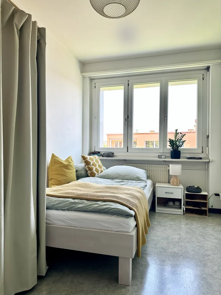 Charmantes Zimmer in stilvoller 4.5-Zimmer-Wohnung zur Untermiete (optional möbliert)