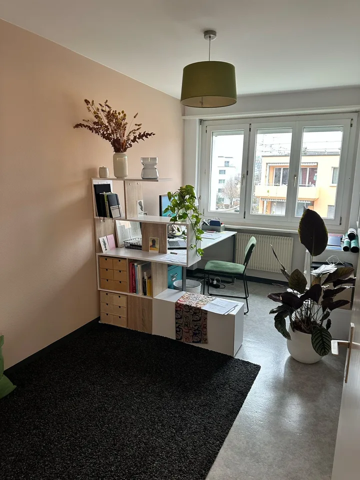 Charmantes Zimmer in stilvoller 4.5-Zimmer-Wohnung zur Untermiete (optional möbliert)