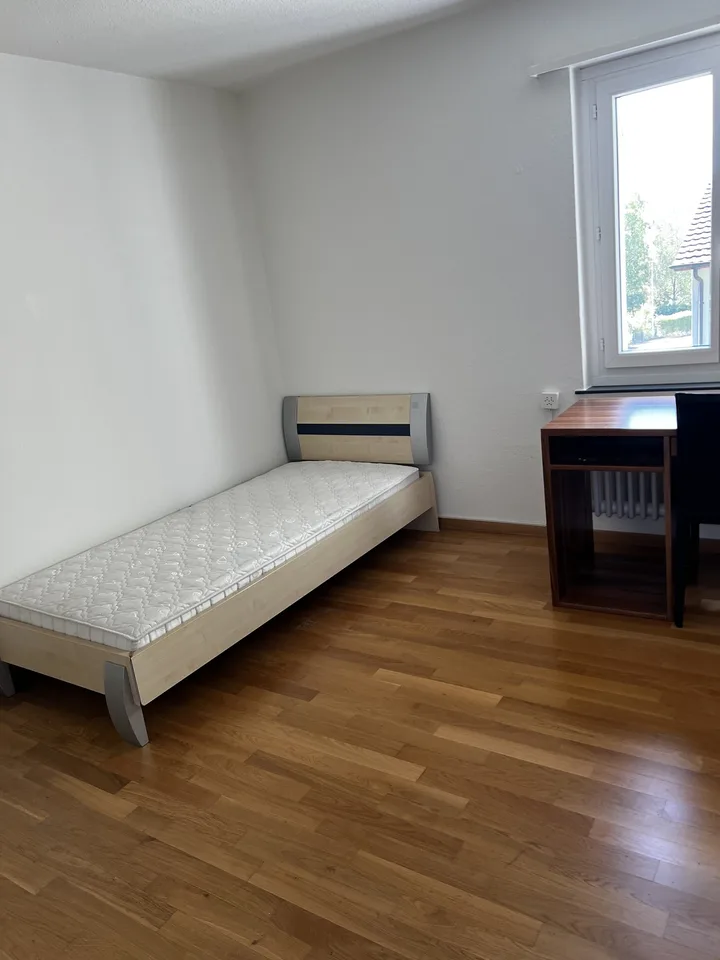 13 sqm room in a shared flat for rent in Oberengstringen